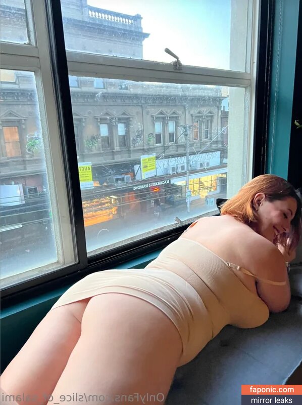 Bel Larcombe / Slice_of_salami_, Bel Larcombe slice_of_salami_, bel_larcombe_ Naakte Lekken OnlyFans Foto #98