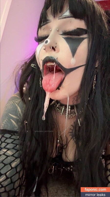 HotGothMlf, yourhotm.lf, yourhotmlf Naakte Lekken OnlyFans Foto #1