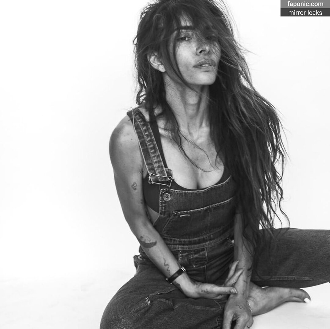 Sarah Shahi, sarahshahi Naakte Lekken  Foto #90