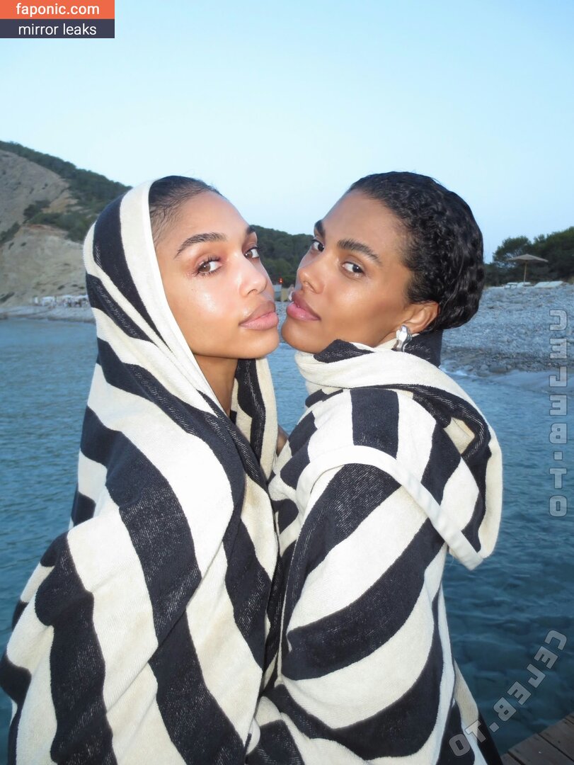 Tina Kunakey, tinakworld, tinariccia Naakte Lekken  Foto #2
