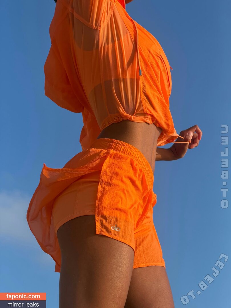 Tina Kunakey, tinakworld, tinariccia Naakte Lekken  Foto #17