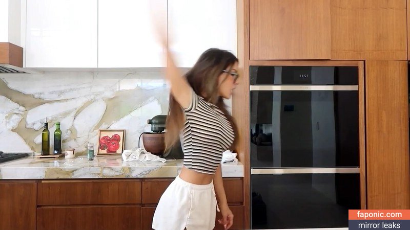 SSSniperWolf Naakte Lekken OnlyFans Foto #63