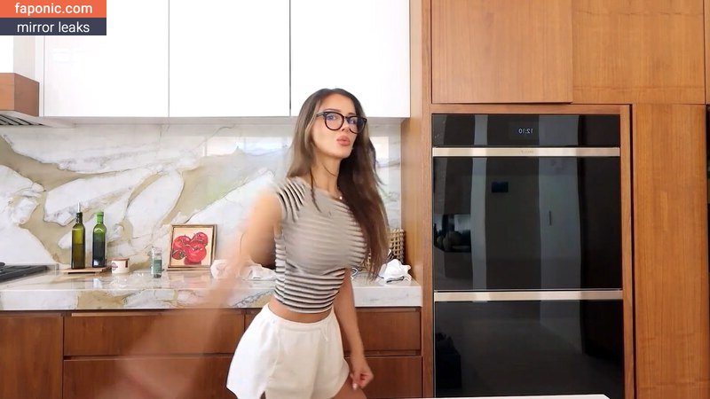 SSSniperWolf Naakte Lekken OnlyFans Foto #64