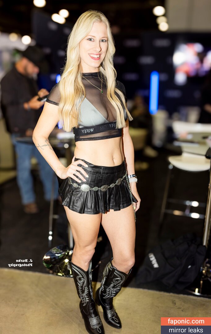 Country Hotwife, sexy_country_hotwife, the_country_hotwife Naakte Lekken OnlyFans Foto #55