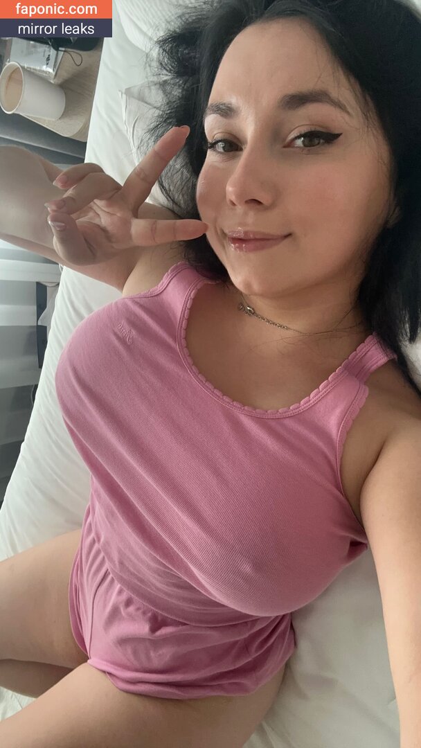 Miniloonaa, mini.loona Naakte Lekken OnlyFans Foto #1