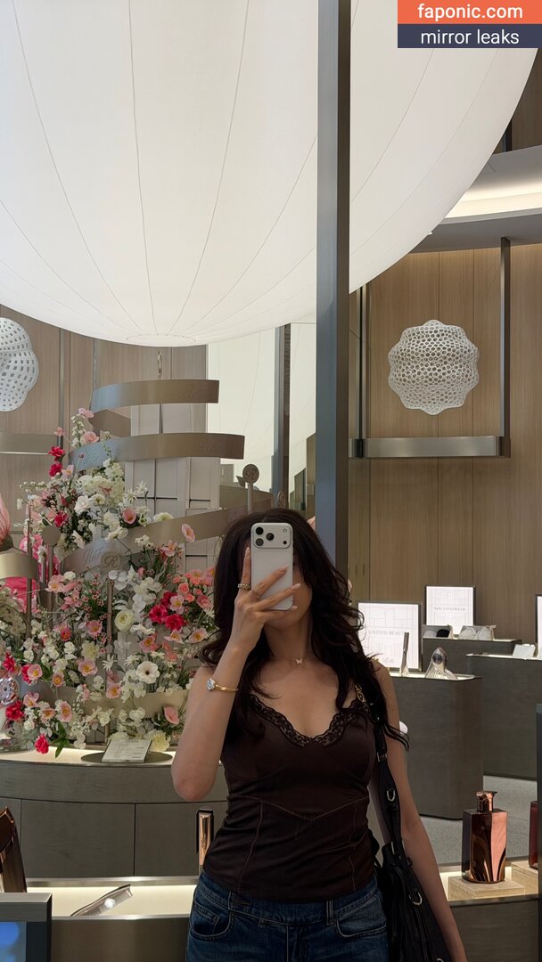 Pokimane, pokimanelol, pokinaneonlyfan Naakte Lekken OnlyFans Foto #13