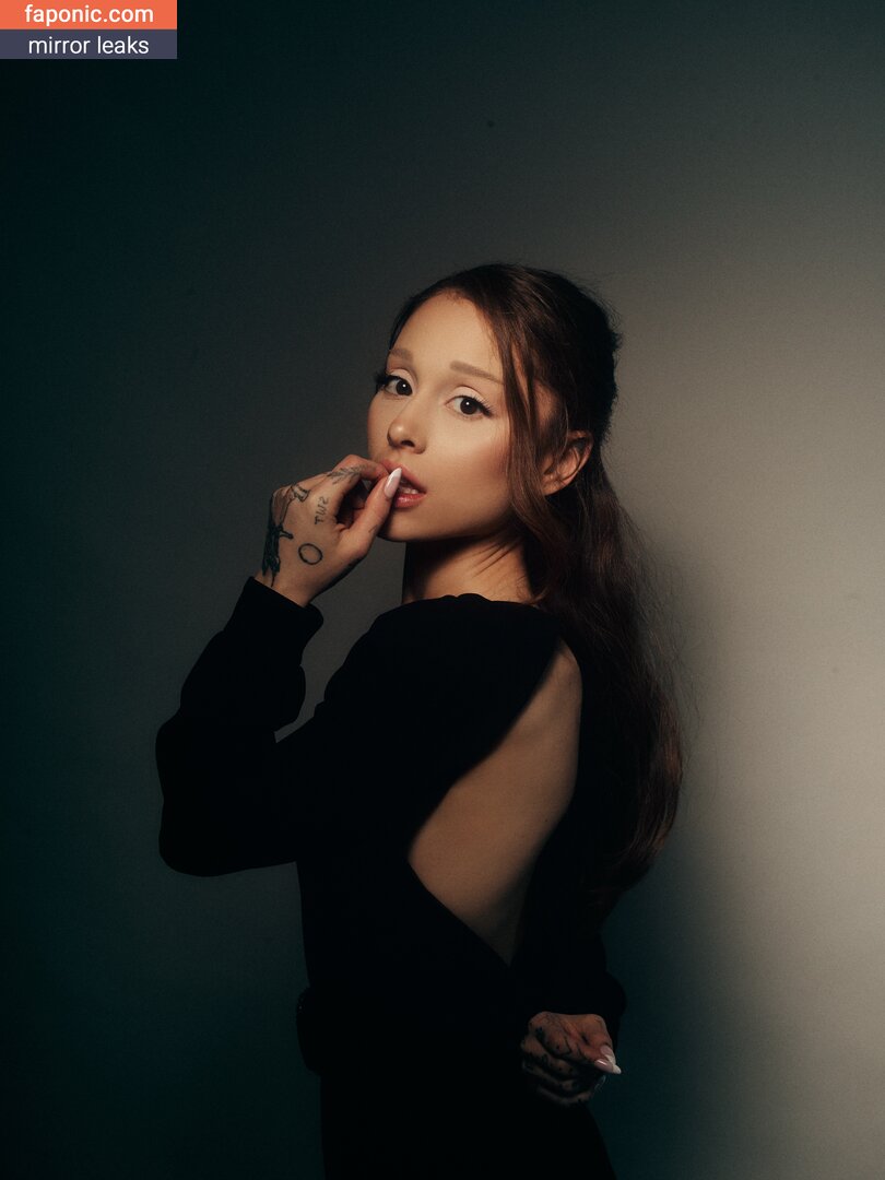 Ariana Grande, arianagrande Naakte Lekken OnlyFans Foto #151