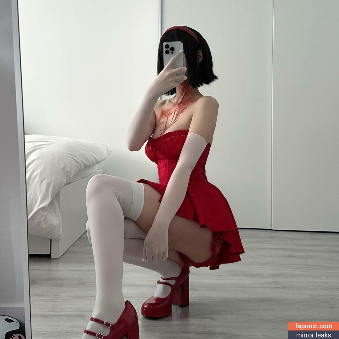 Julia Majch, moonunyo Naakte Lekken  Foto #3