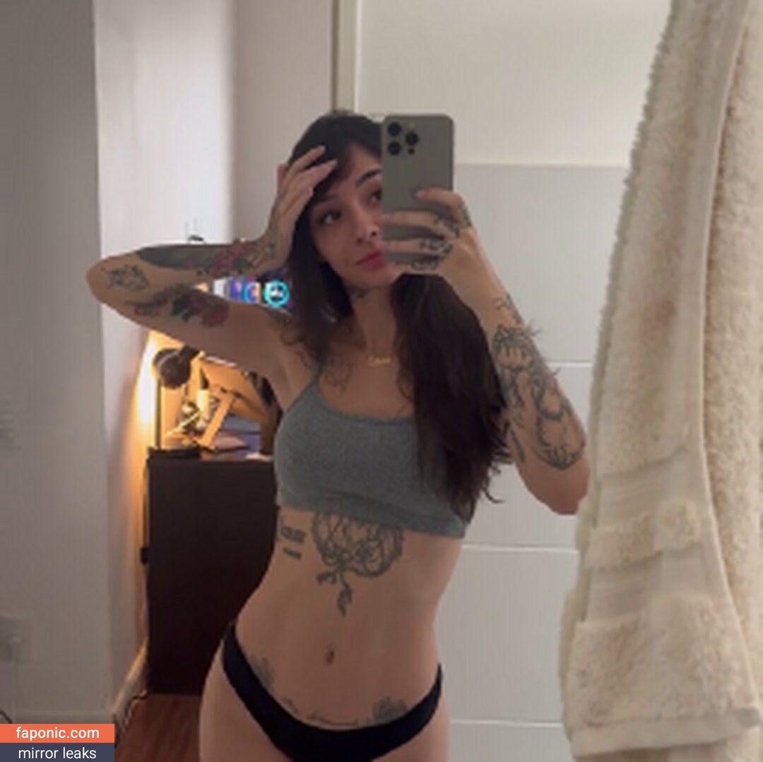 Caputile, Letícia Caputi Naakte Lekken  Foto #9