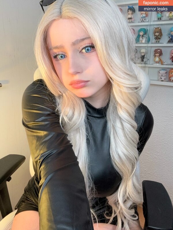 Upminaa, https: Naakte Lekken  Foto #341