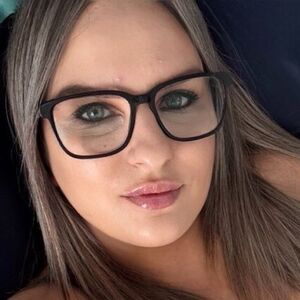Brilliant-Comedian94 Courtney22Xo